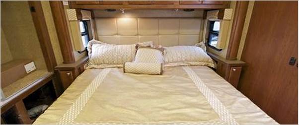 small RV with king size bed
