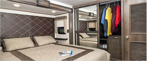 top 5 small travel trailers with king size bed